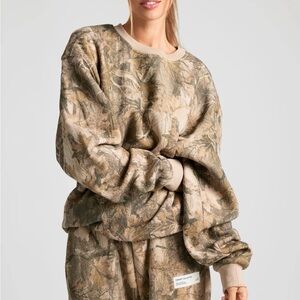 NWT Comfrt | Camo Crew